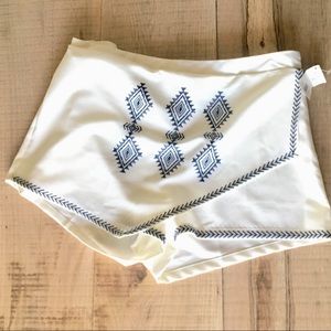 ‼️LAST CHANCE‼️ 🌷 NWT BOUTIQUE Ivory Skort